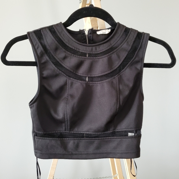 TOBI Mesh Crop Top - Picture 2 of 9